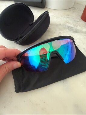 Oakley Sports Sunglasses - Blue Mirrored Lens
